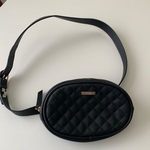 Ellen Tracy Fanny pack black oval